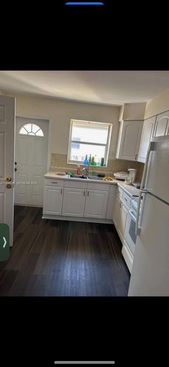 出租: $1,350 (1 贝兹, 1 浴室, 2098 平方英尺)