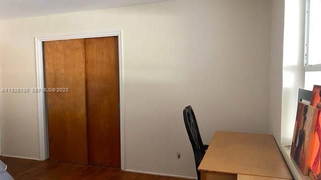 出租: $1,350 (1 贝兹, 1 浴室, 2098 平方英尺)