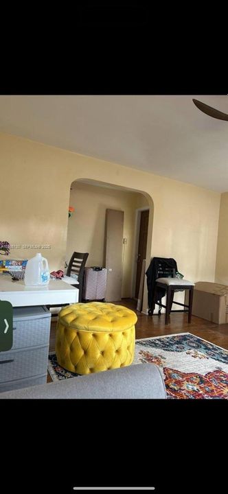 出租: $1,350 (1 贝兹, 1 浴室, 2098 平方英尺)