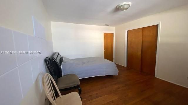 出租: $1,350 (1 贝兹, 1 浴室, 2098 平方英尺)