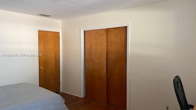 出租: $1,350 (1 贝兹, 1 浴室, 2098 平方英尺)