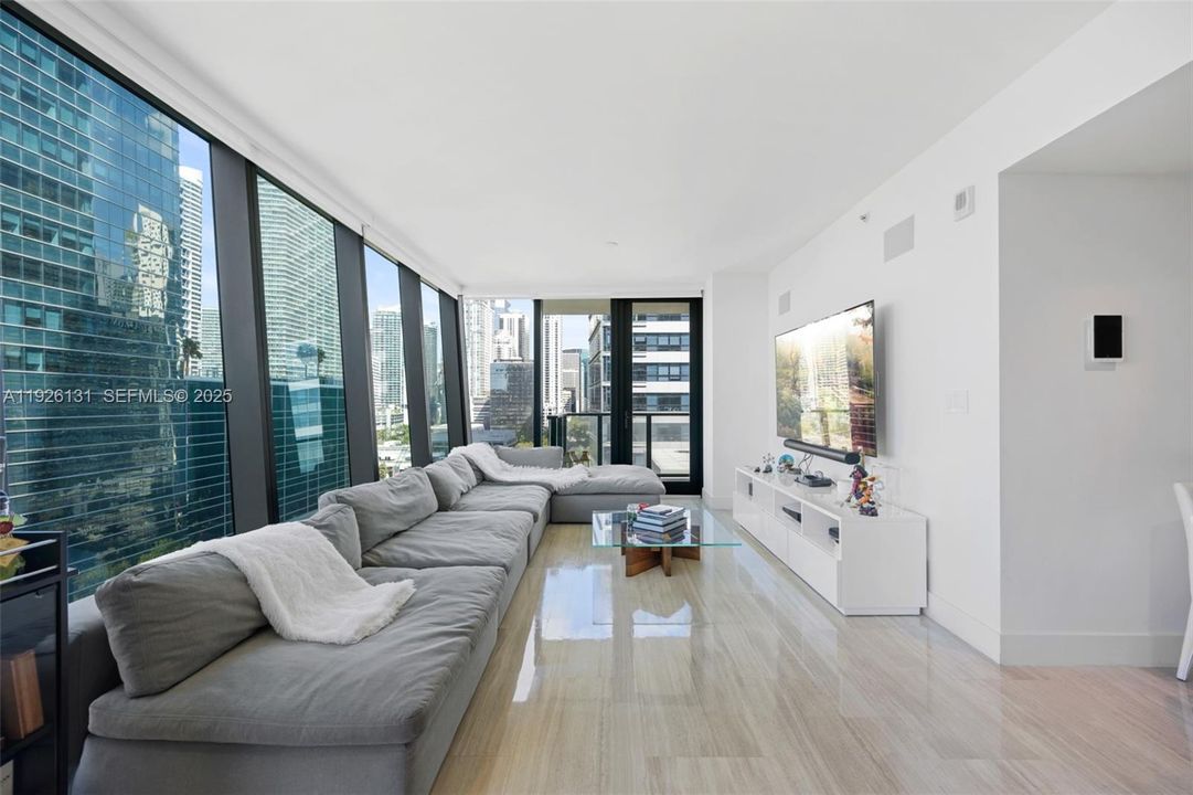 待售: $845,000 (1 贝兹, 1 浴室, 729 平方英尺)