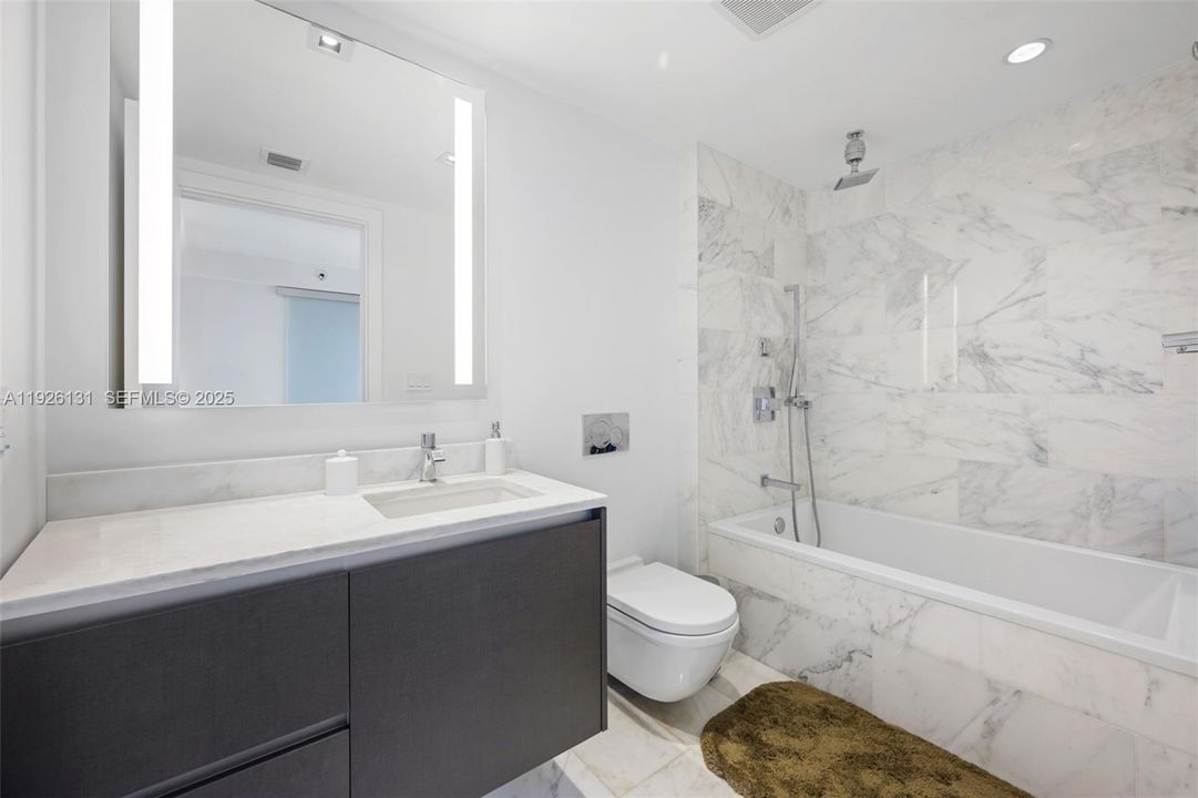 待售: $845,000 (1 贝兹, 1 浴室, 729 平方英尺)