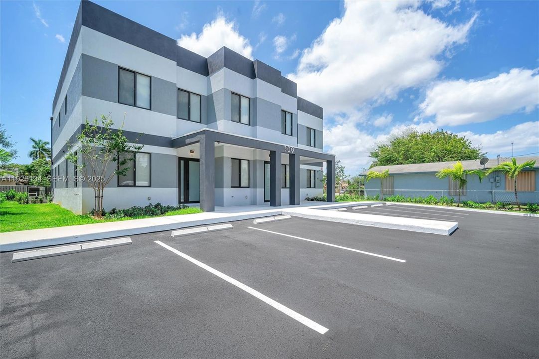 For Rent: $3,600 (3 beds, 2 baths, 1883 Square Feet)