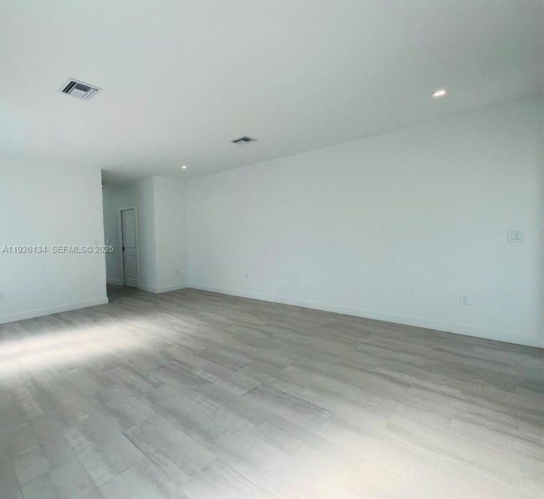 For Rent: $3,600 (3 beds, 2 baths, 1883 Square Feet)