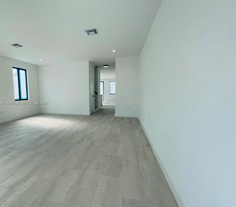 For Rent: $3,600 (3 beds, 2 baths, 1883 Square Feet)