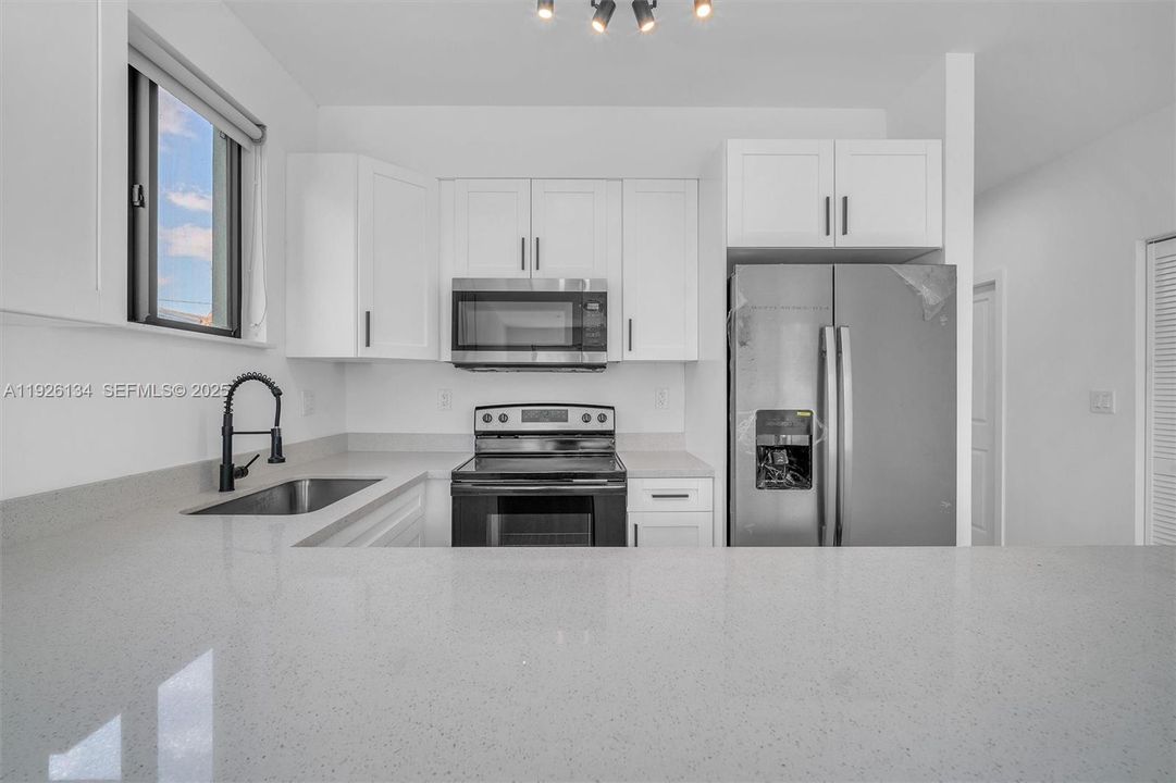 For Rent: $3,600 (3 beds, 2 baths, 1883 Square Feet)