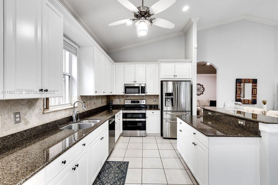 En Venta: $585,000 (3 camas, 2 baños, 1991 Pies cuadrados)