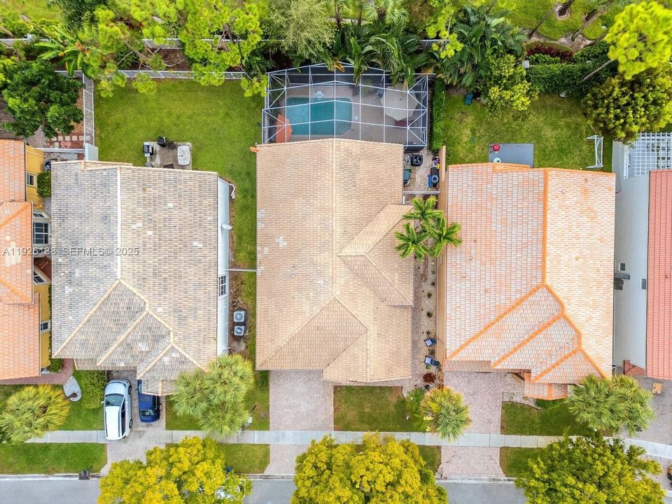 En Venta: $585,000 (3 camas, 2 baños, 1991 Pies cuadrados)