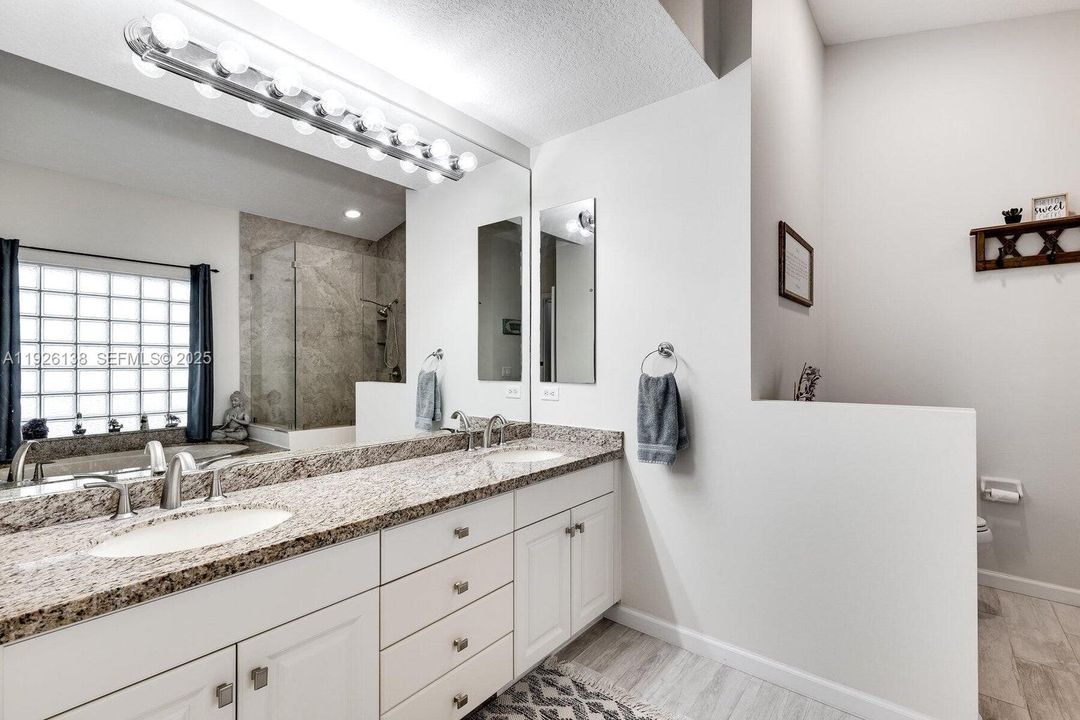 En Venta: $585,000 (3 camas, 2 baños, 1991 Pies cuadrados)