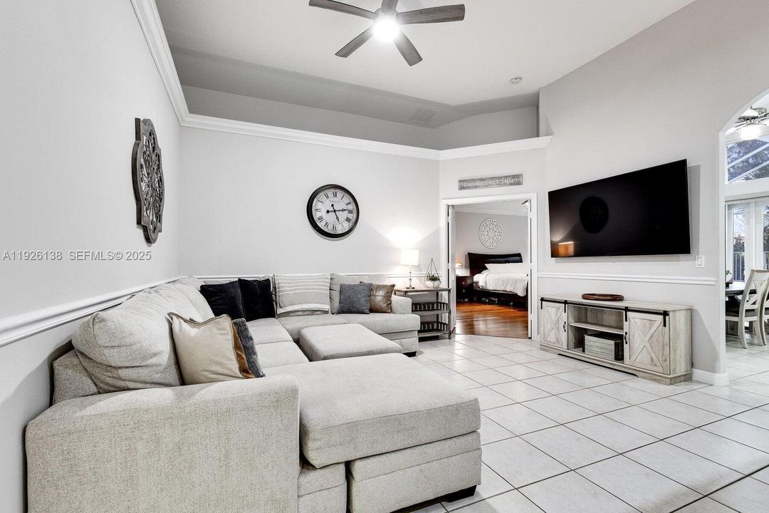 En Venta: $585,000 (3 camas, 2 baños, 1991 Pies cuadrados)