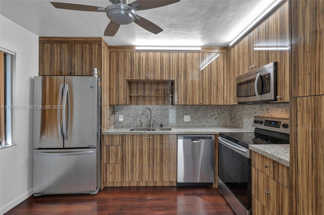 For Sale: $240,000 (2 beds, 2 baths, 1256 Square Feet)