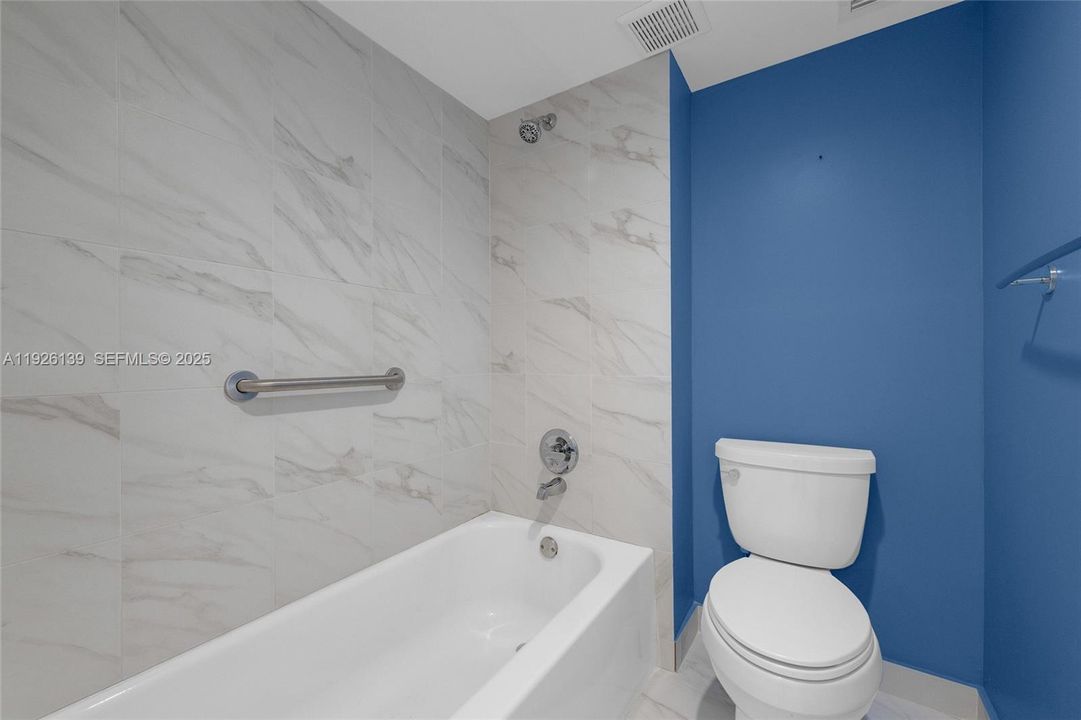 For Sale: $240,000 (2 beds, 2 baths, 1256 Square Feet)