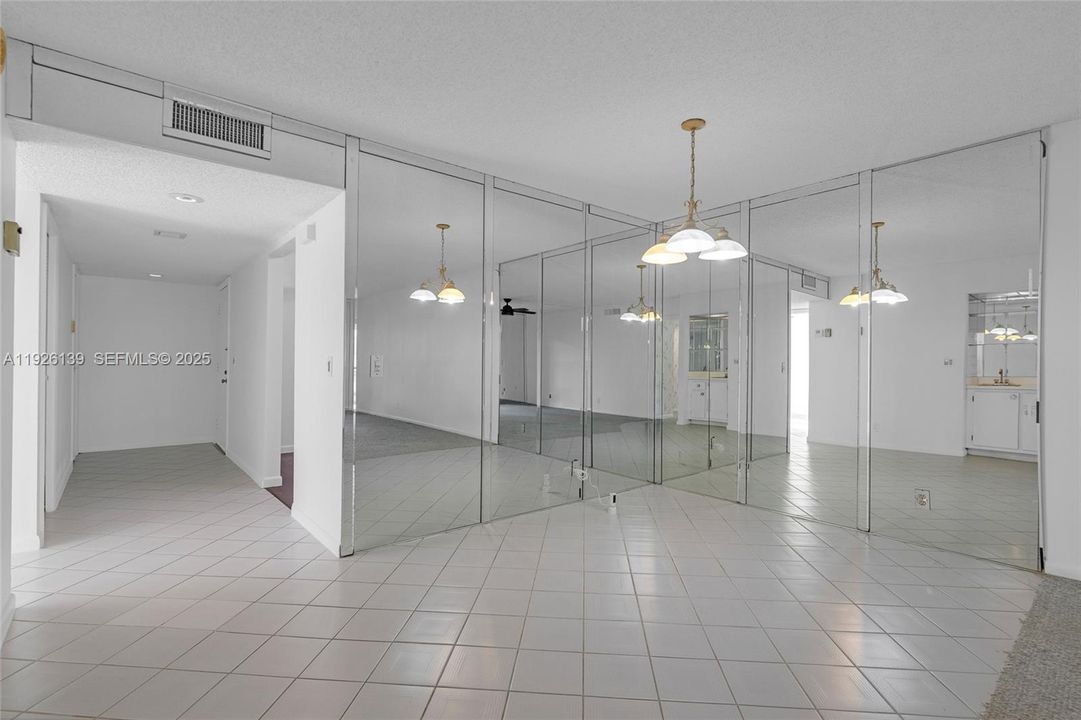 For Sale: $240,000 (2 beds, 2 baths, 1256 Square Feet)