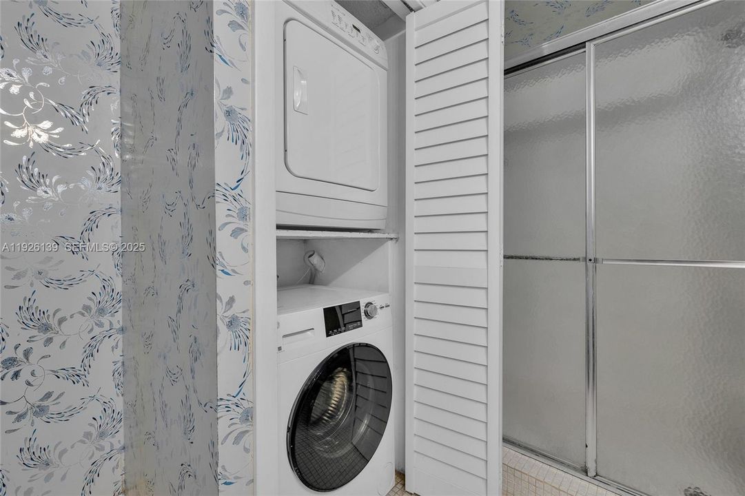 For Sale: $240,000 (2 beds, 2 baths, 1256 Square Feet)