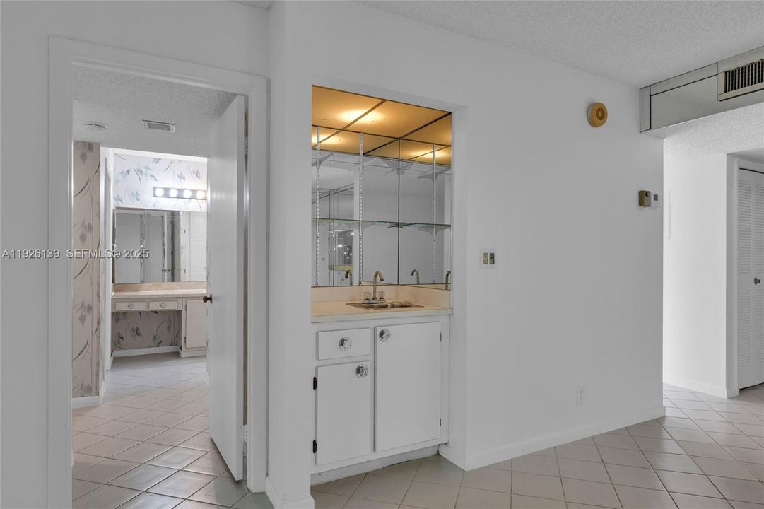 For Sale: $240,000 (2 beds, 2 baths, 1256 Square Feet)