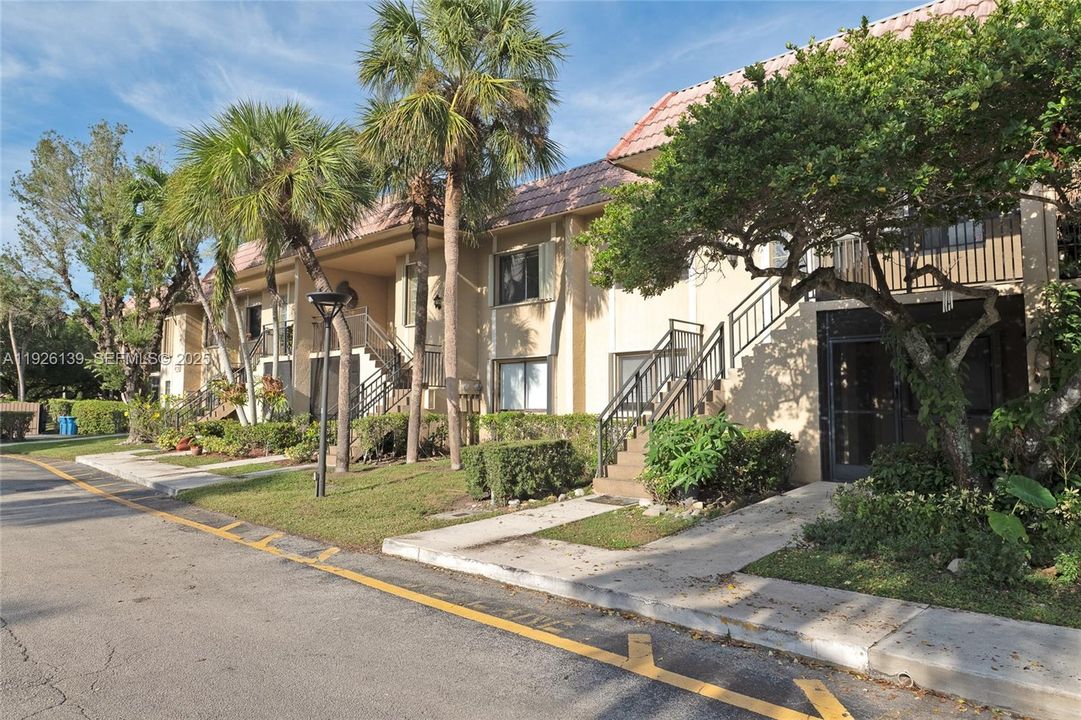 For Sale: $240,000 (2 beds, 2 baths, 1256 Square Feet)