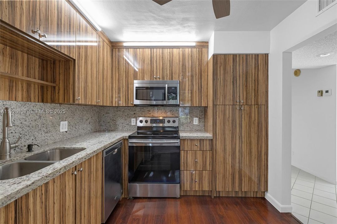 For Sale: $240,000 (2 beds, 2 baths, 1256 Square Feet)