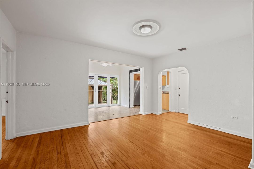 В аренду: $4,750 (3 спален, 2 ванн, 1635 Квадратных фут)