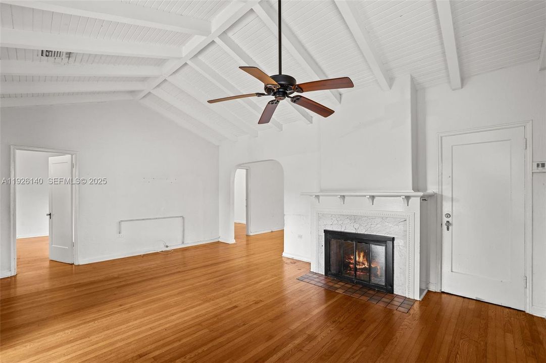 В аренду: $4,750 (3 спален, 2 ванн, 1635 Квадратных фут)