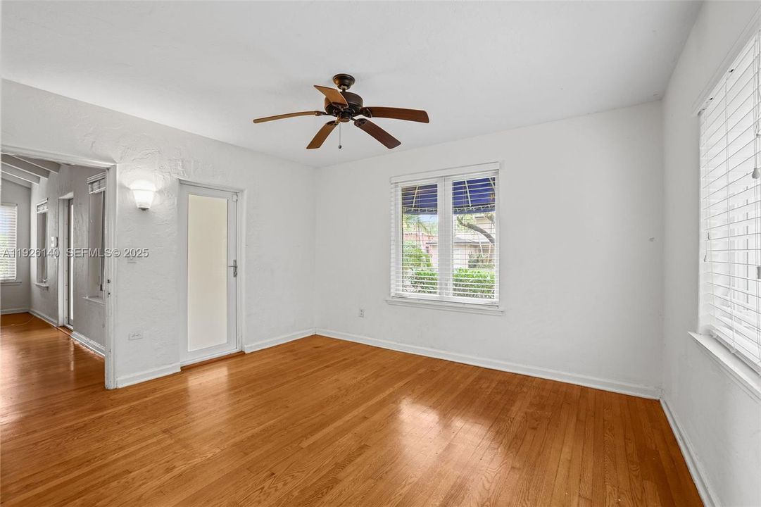 В аренду: $4,750 (3 спален, 2 ванн, 1635 Квадратных фут)