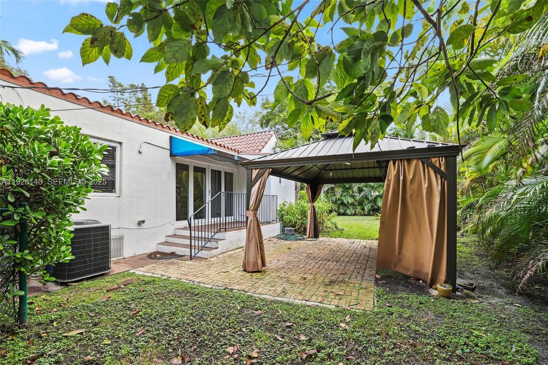 В аренду: $4,750 (3 спален, 2 ванн, 1635 Квадратных фут)