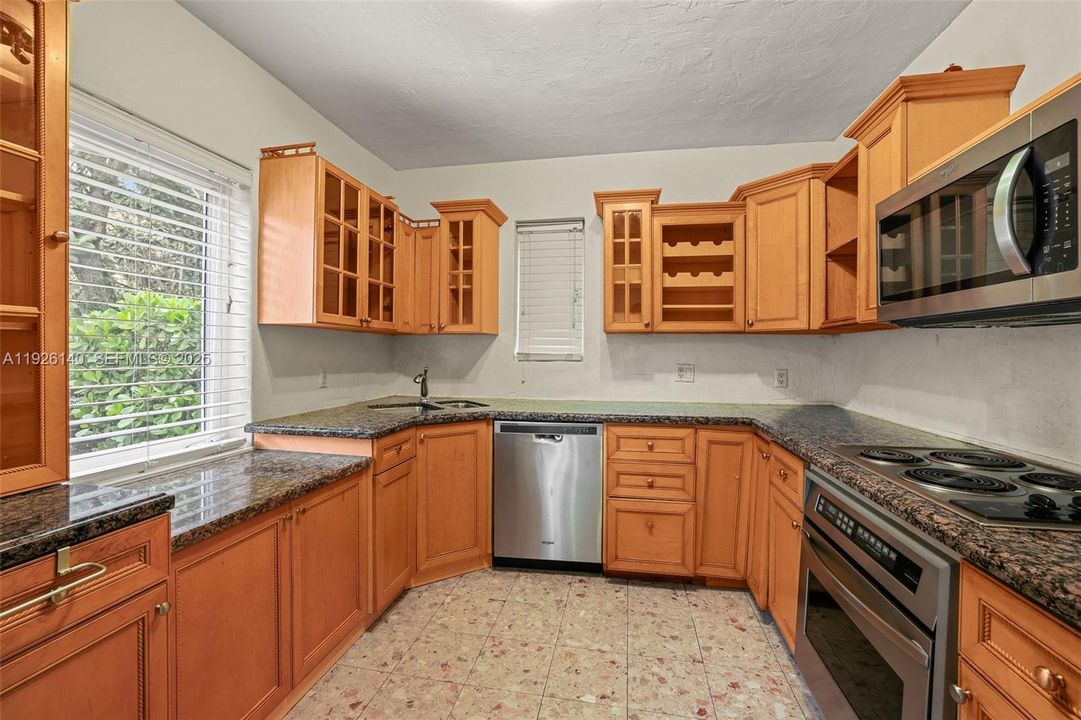 В аренду: $4,750 (3 спален, 2 ванн, 1635 Квадратных фут)