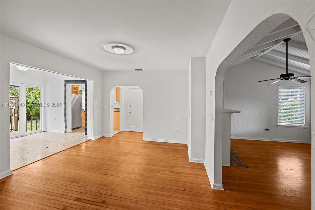 В аренду: $4,750 (3 спален, 2 ванн, 1635 Квадратных фут)