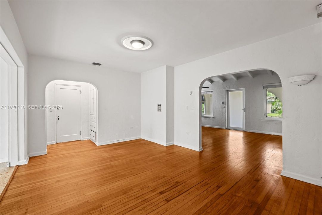 В аренду: $4,750 (3 спален, 2 ванн, 1635 Квадратных фут)