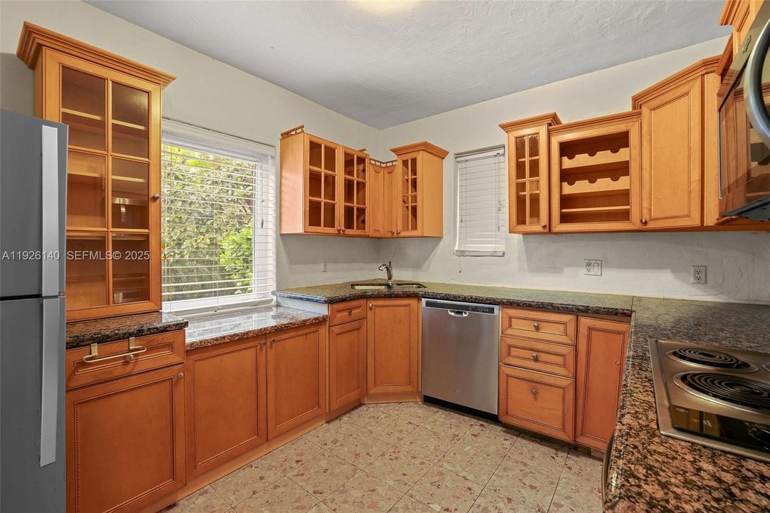 В аренду: $4,750 (3 спален, 2 ванн, 1635 Квадратных фут)