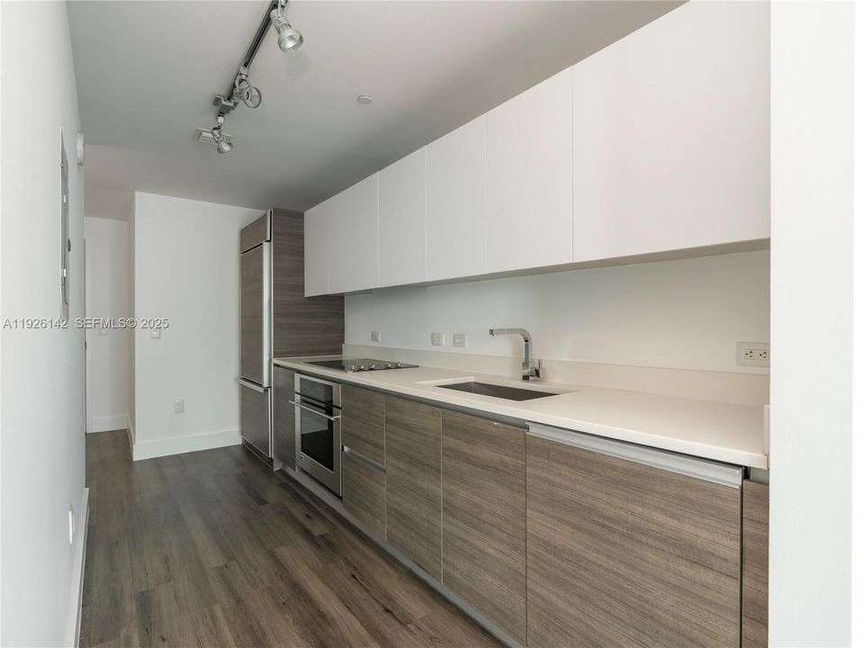 For Sale: $370,000 (0 beds, 1 baths, 531 Square Feet)