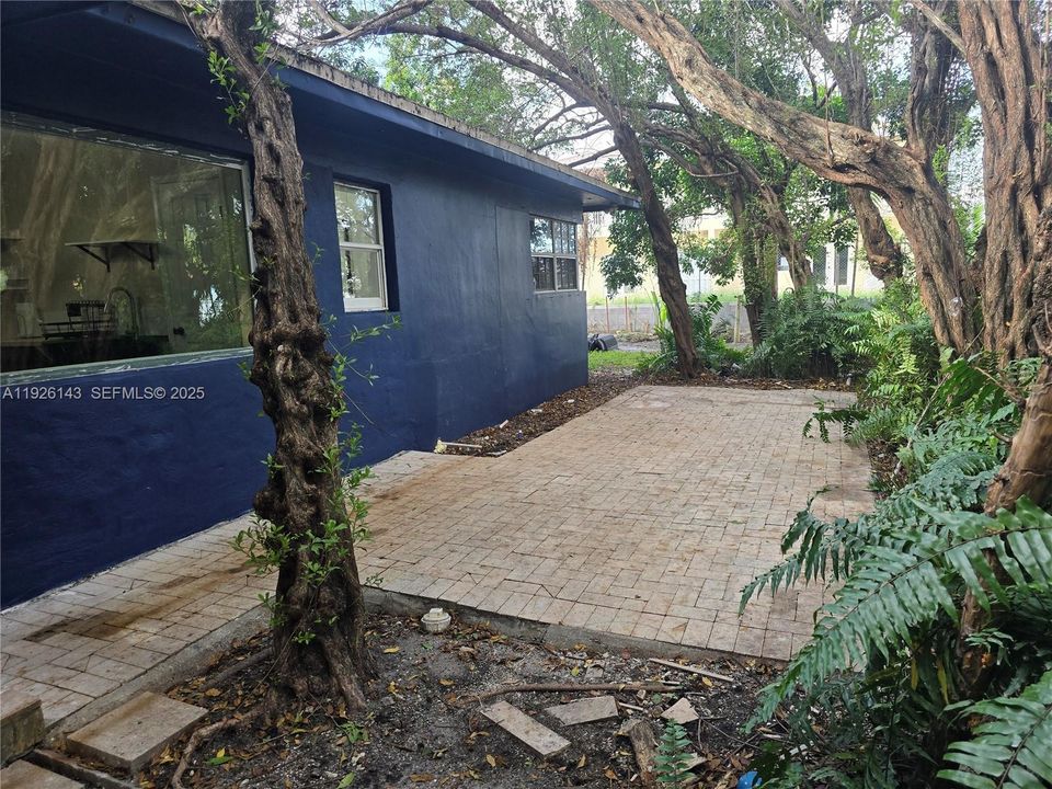 В аренду: $1,200 (0 спален, 1 ванн, 1575 Квадратных фут)