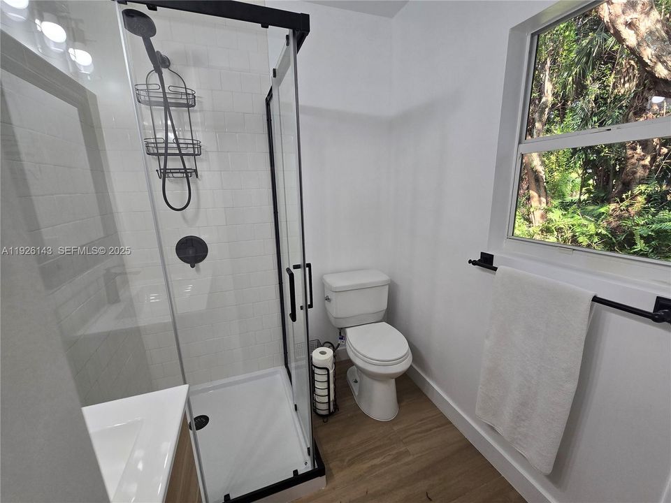 В аренду: $1,200 (0 спален, 1 ванн, 1575 Квадратных фут)