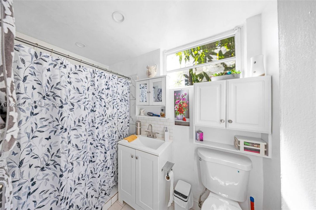 待售: $430,000 (5 贝兹, 3 浴室, 1720 平方英尺)