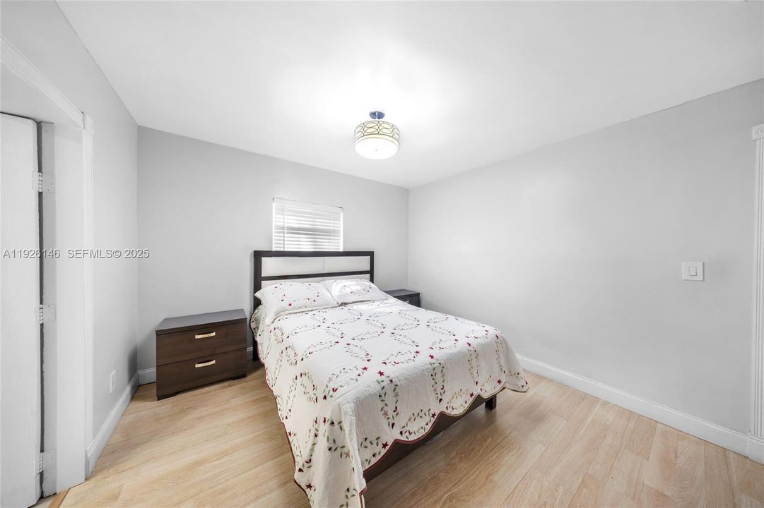 待售: $430,000 (5 贝兹, 3 浴室, 1720 平方英尺)