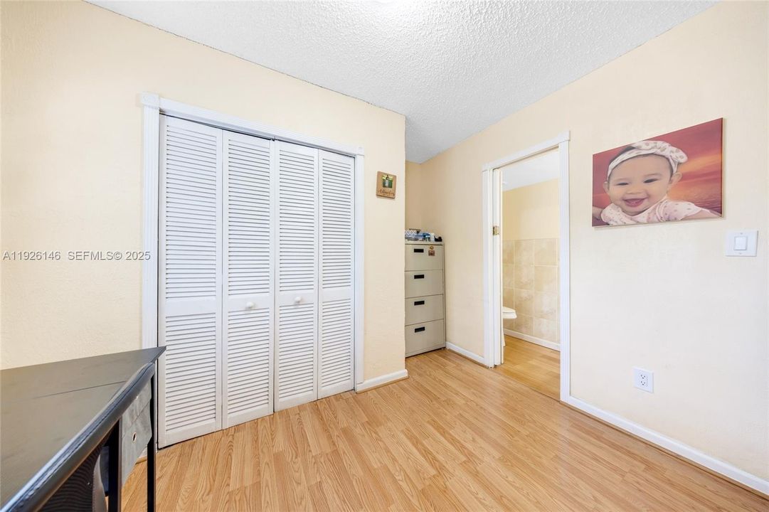 待售: $430,000 (5 贝兹, 3 浴室, 1720 平方英尺)