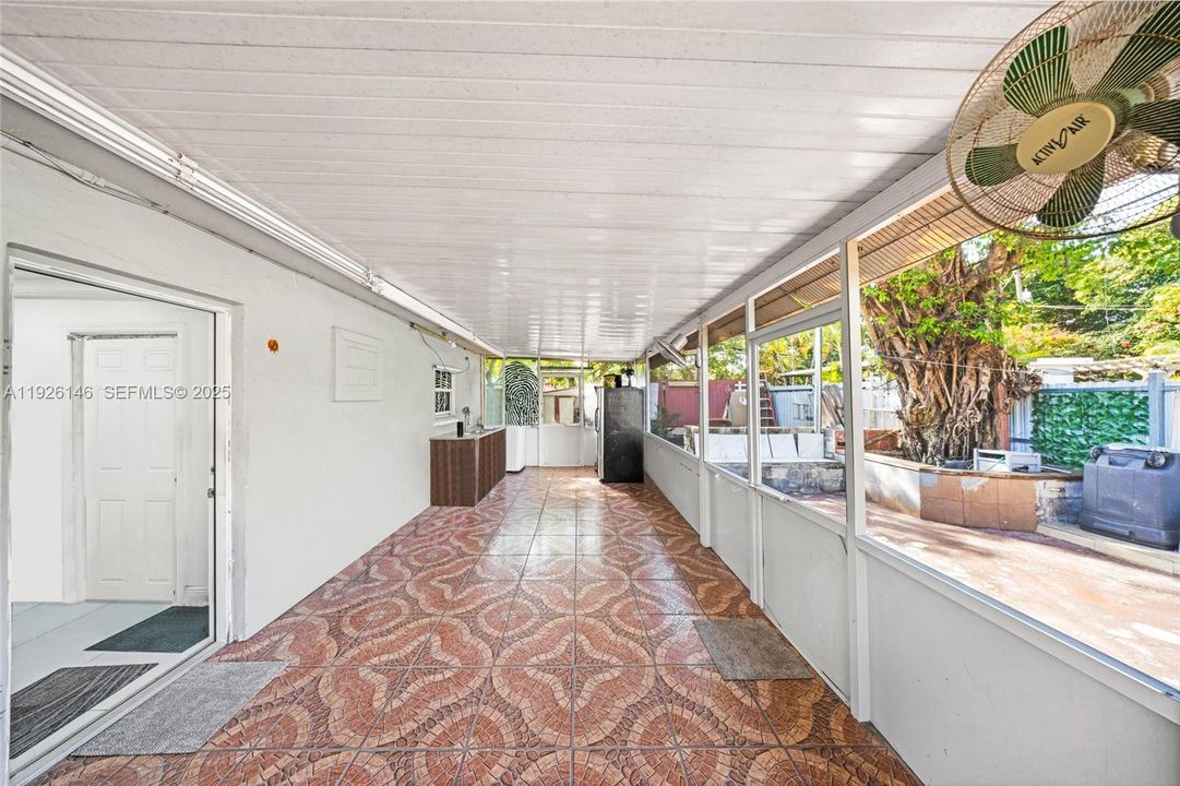 待售: $430,000 (5 贝兹, 3 浴室, 1720 平方英尺)