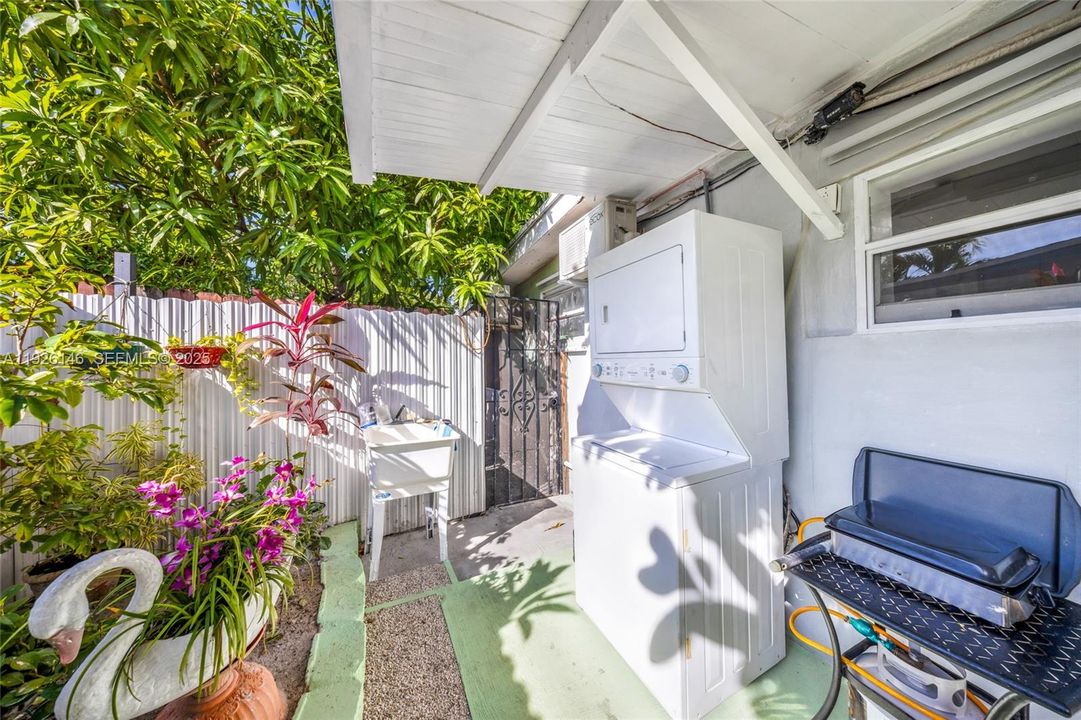 待售: $430,000 (5 贝兹, 3 浴室, 1720 平方英尺)