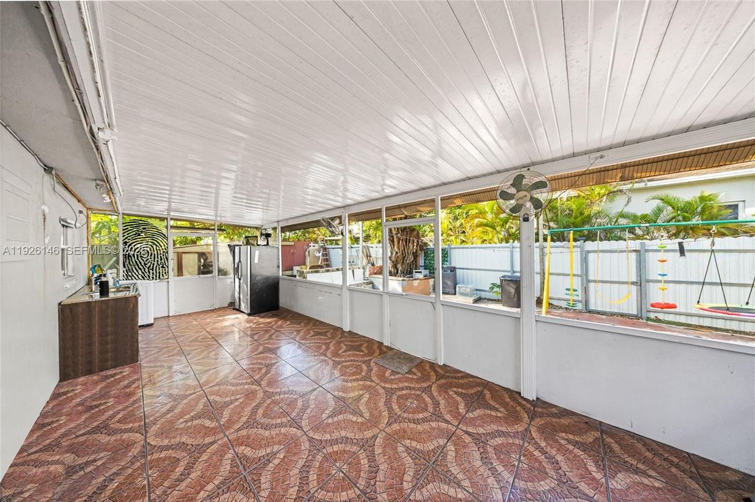 待售: $430,000 (5 贝兹, 3 浴室, 1720 平方英尺)