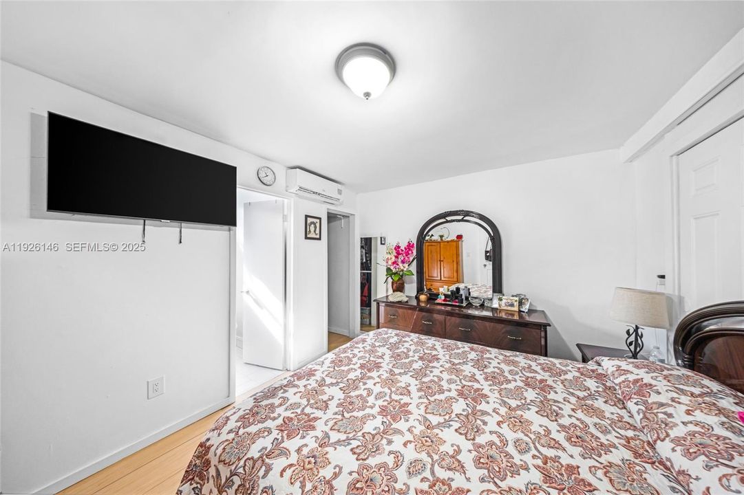 待售: $430,000 (5 贝兹, 3 浴室, 1720 平方英尺)