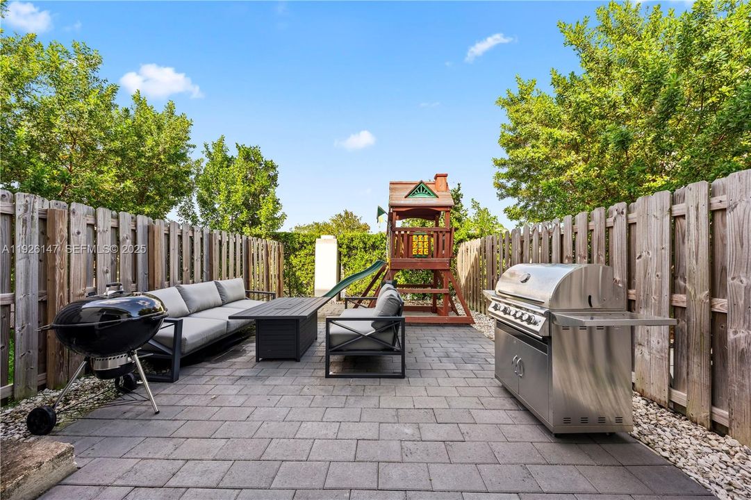 For Sale: $499,000 (3 beds, 2 baths, 1530 Square Feet)