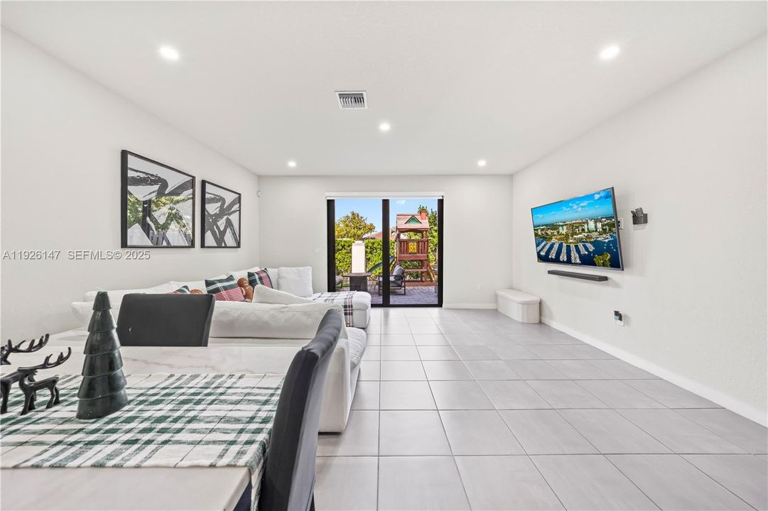 For Sale: $499,000 (3 beds, 2 baths, 1530 Square Feet)