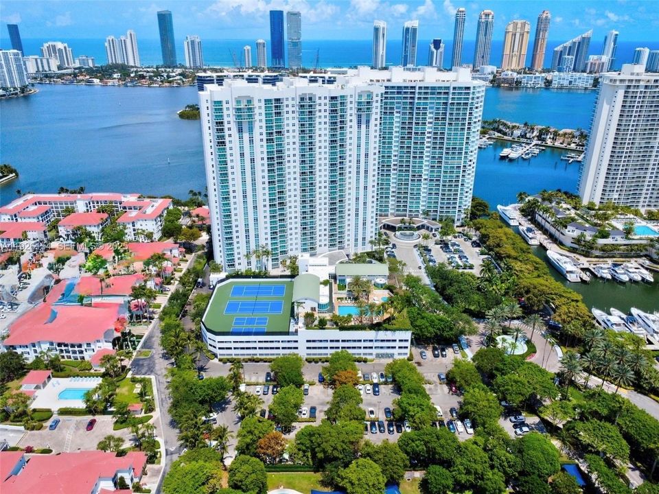 En Renta: $11,500 (4 camas, 4 baños, 3524 Pies cuadrados)