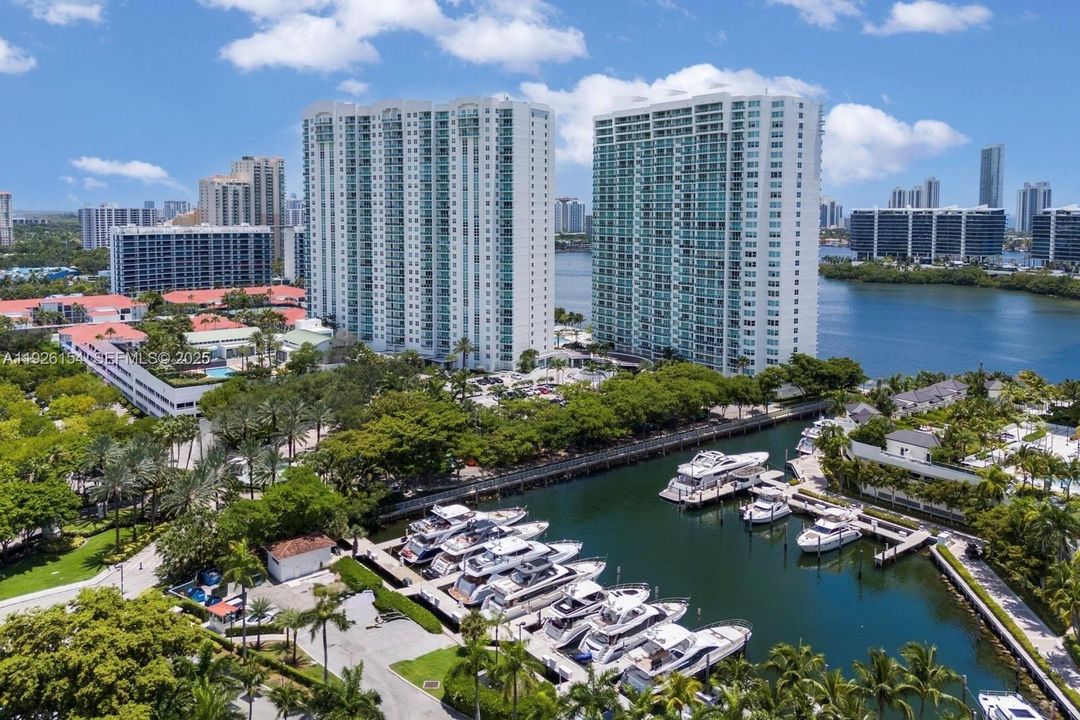 En Renta: $11,500 (4 camas, 4 baños, 3524 Pies cuadrados)