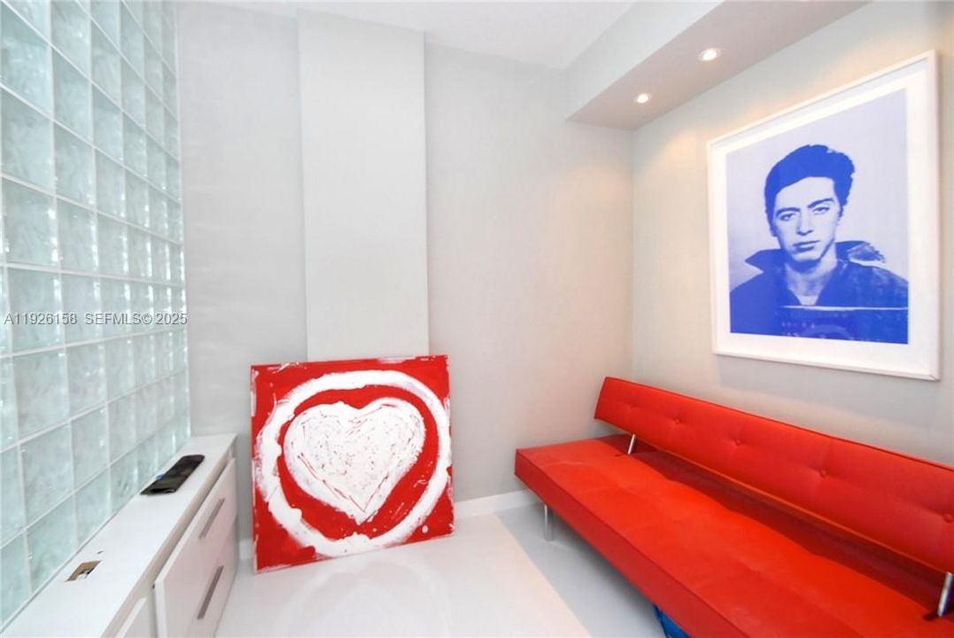 待售: $700,000 (1 贝兹, 1 浴室, 900 平方英尺)