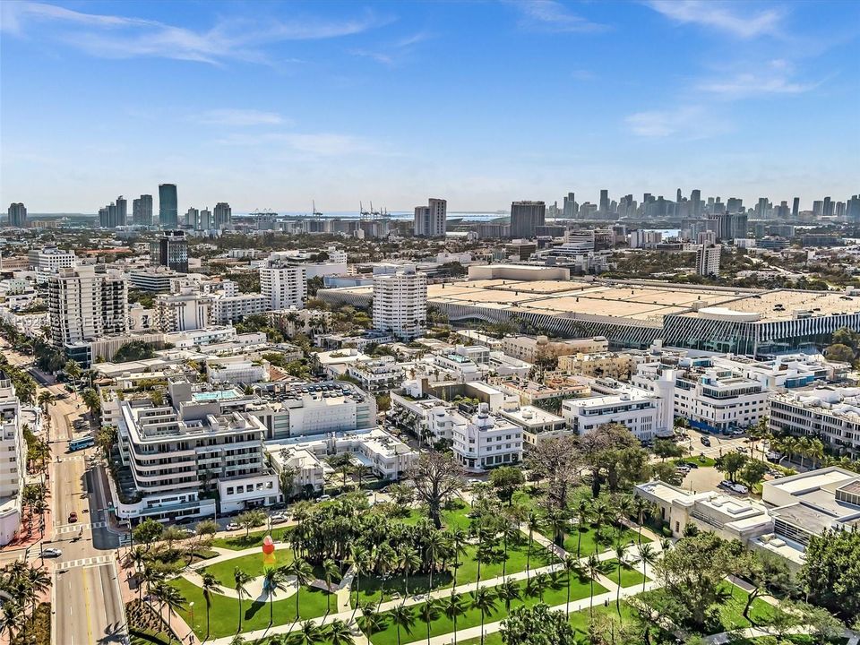 For Rent: $3,500 (2 beds, 2 baths, 940 Square Feet)