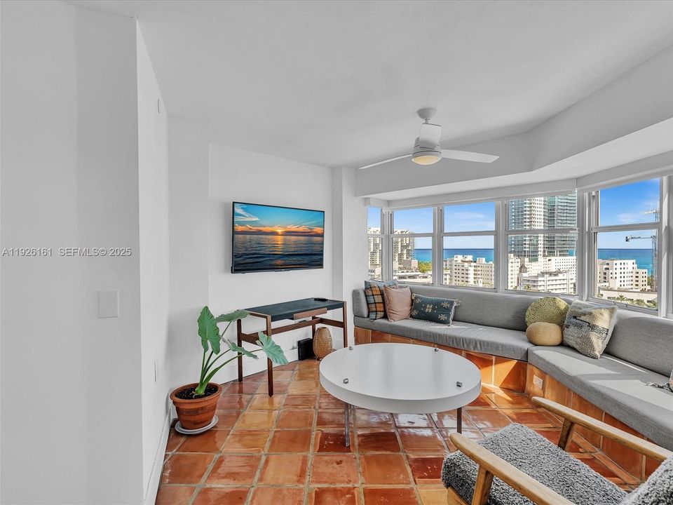 For Rent: $3,500 (2 beds, 2 baths, 940 Square Feet)