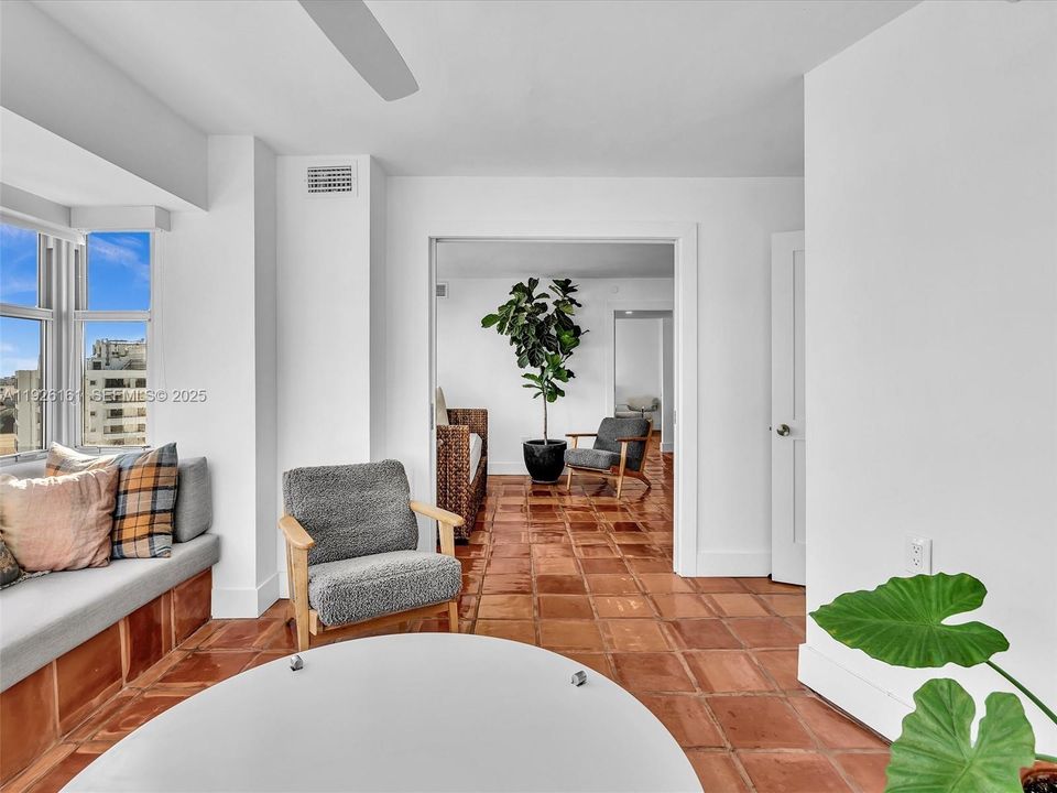 For Rent: $3,500 (2 beds, 2 baths, 940 Square Feet)