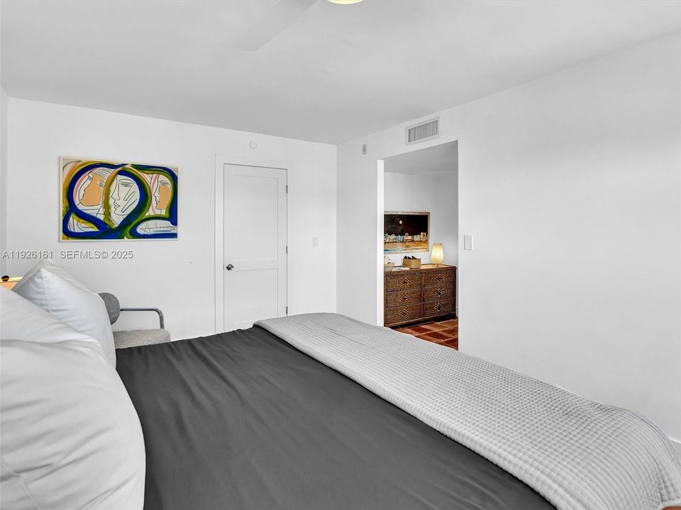 For Rent: $3,500 (2 beds, 2 baths, 940 Square Feet)