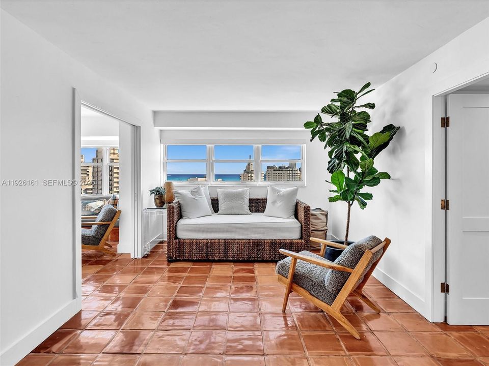 For Rent: $3,500 (2 beds, 2 baths, 940 Square Feet)